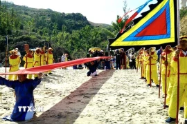 Một trong các nghi thức của Lễ hội. (Ảnh: Sỹ Thắng/TTXVN)