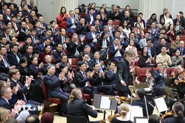 Tổng Bí thư Tô Lâm và Phu nhân cùng đoàn đại biểu cấp cao Việt Nam dự Chương trình hoà nhạc đặc biệt. (Ảnh: Thống Nhất/TTXVN)