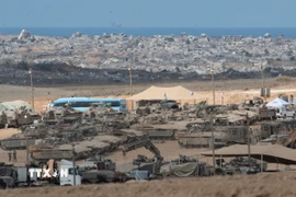 Xe quân sự Israel được triển khai tại biên giới với Gaza ngày 10/10/2025. (Nguồn: THX/TTXVN)