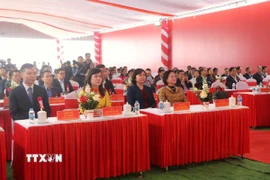 Phó Thủ tướng Chính phủ Phạm Thị Thanh Trà (hàng 1, ngoài cùng bên phải) cùng các đại biểu tại Lễ khởi công. (Ảnh: Thanh Thương/TTXVN)