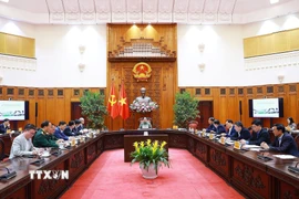 Thủ tướng Phạm Minh Chính chủ trì họp về công tác khắc phục hư hỏng công trình cầu sông Lô thuộc địa bàn xã Đoan Hùng, tỉnh Phú Thọ. (Ảnh: Dương Giang/TTXVN)