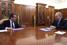 Thống đốc tỉnh Murmansk Andrei Chibis làm việc với Tổng thống Nga Vladimir Putin. (Nguồn: kremlin)