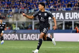 Ollie Watkins lập cú đúp giúp Aston Villa giành lợi thế lớn.