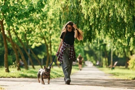 Đi bộ trên 7.000 bước mỗi ngày giúp giảm nguy cơ ung thư tới 16%. (Nguồn: Shutterstock)