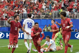 Ronaldo (giữa) tiếp tục đá chính ở trận gặp Colombia. (Ảnh: THX/TTXVN)