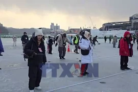 Kỳ thú lễ hội câu cá trên băng ở Hàn Quốc