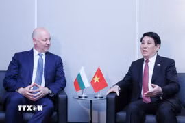 Chủ tịch nước Lương Cường gặp Thủ tướng Bulgaria Rosen Zhelyazkov. (Ảnh: Lâm Khánh/TTXVN)