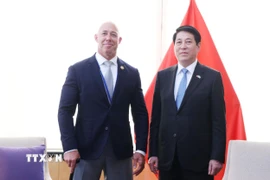 Chủ tịch nước Lương Cường tiếp Hạ Nghị sỹ Brian Mast, Chủ tịch Uỷ ban Đối ngoại Hạ viện Hoa Kỳ. (Ảnh: Lâm Khánh/TTXVN)