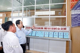 Chủ tịch Quốc hội thăm Trung tâm phục vụ hành chính công xã Vị Thủy