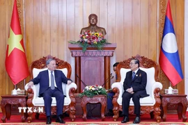 Tổng Bí thư Tô Lâm gặp nguyên Tổng Bí thư, Chủ tịch nước Lào Choummaly Sayasone. (Ảnh: Thống Nhất/TTXVN)