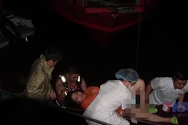 Vượt biển xuyên qua dông bão lúc đêm khuya, bác sỹ cứu sống sản phụ khó sinh