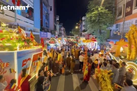 Người dân TP Hồ Chí Minh háo hức trải nghiệm Đại lễ Vesak Liên hợp quốc 2025