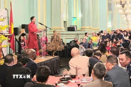 Tổng Lãnh sự Việt Nam tại San Francisco (Mỹ) Hoàng Anh Tuấn phát biểu tại buổi gặp mặt kiều bào nhân dịp Tết cổ truyền của dân tộc. (Ảnh: TTXVN phát)