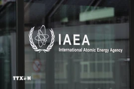 Biểu tượng IAEA tại trụ sở ở Vienna, Áo. (Ảnh: THX/TTXVN)