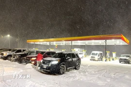 Tuyết phủ kín một trạm xăng tại bang Louisiana, trong đợt bão tuyết đầu tiên của mùa Đông. (Ảnh: Ngọc Quang/TTXVN)