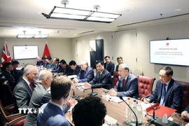 Tổng Bí thư Tô Lâm dự tọa đàm với các chuyên gia công nghệ của Anh và thế giới về AI và Chip bán dẫn. (Ảnh: Thống Nhất/TTXVN)