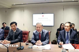 Tổng Bí thư Tô Lâm dự tọa đàm với các chuyên gia công nghệ của Anh và thế giới về AI và Chip bán dẫn. (Ảnh: Thống Nhất/TTXVN)