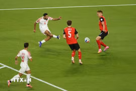 Ali Olwan ghi bàn nhưng Jordan vẫn phải nhận thất bại ngày ra quân World Cup 2026. (Ảnh: AFP/TTXVN)