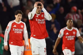 Arsenal bị loại khỏi FA Cup.