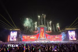 Hạ Long concert 2025 thu hút khoảng hơn 30.000 khán giả đến xem trực tiếp. (Ảnh: Thanh Vân/TTXVN)