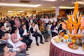 Các đại biểu dự Tết cổ truyền Bunpimay của Lào tại Việt Nam. (Ảnh: An Đăng/TTXVN)