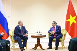 Thủ tướng Phạm Minh Chính tiếp đồng chí Gennady Zyuganov, Chủ tịch Đảng Cộng sản Liên bang Nga. (Ảnh: Dương Giang/TTXVN)