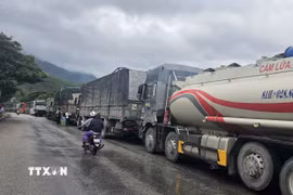 Cảnh ách tắc trên đèo An Khê.