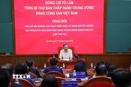 Tổng Bí thư Tô Lâm trao đổi với Lớp Bồi dưỡng cán bộ quy hoạch Ủy viên Trung ương Đảng khóa XIV (Lớp thứ tư). (Ảnh: Văn Điệp/TTXVN)