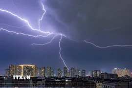 Trong mưa dông có khả năng xảy ra lốc, sét, mưa đá và gió giật mạnh. (Ảnh: Phạm Tuấn Anh/TTXVN)