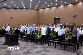Các bị cáo tại phiên xét xử sơ thẩm vụ án xảy ra tại Tập đoàn FLC. (Ảnh: Phạm Kiên/TTXVN)