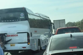 7 xe ôtô va chạm liên hoàn, cao tốc Phan Thiết-Dầu Giây ùn tắc dài 6km