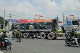 Thành phố Hồ Chí Minh: Ôtô đầu kéo va chạm với xe máy, hai phụ nữ tử vong