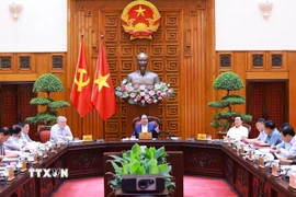 Thủ tướng Phạm Minh Chính chủ trì họp triển khai kế hoạch phân cấp, phân quyền khi thực hiện mô hình tổ chức chính quyền địa phương 2 cấp. (Ảnh: Dương Giang/TTXVN)