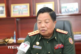 Đại tá, Tiến sỹ Saveng Dennamonh, Chính ủy Trường Văn hóa Dân tộc nội trú Quân đội nhân dân Lào, trả lời phỏng vấn. (Ảnh: Xuân Tú/TTXVN)