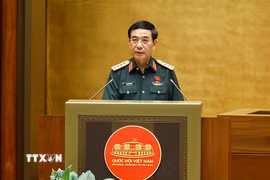Bộ trưởng Bộ Quốc phòng Phan Văn Giang trình bày Tờ trình dự án các luật liên quan đến quốc phòng-an ninh. (Ảnh: Doãn Tấn/TTXVN)