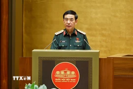 Bộ trưởng Bộ Quốc phòng Phan Văn Giang trình bày Tờ trình dự án các luật liên quan đến quốc phòng-an ninh. (Ảnh: Doãn Tấn/TTXVN)