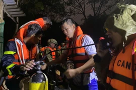 Bão số 10: Một phụ nữ ở Huế mất tích vì nước cuốn trôi