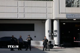 Cảnh sát thuộc Bộ An ninh Nội địa Mỹ làm nhiệm vụ tại Los Angeles, bang California ngày 15/12/2025. (Ảnh: THX/TTXVN)