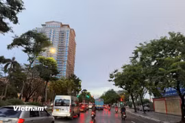 Dự báo Hà Nội có mưa rào và rải rác có dông, cục bộ có nơi mưa to. (Ảnh: Vietnam+)
