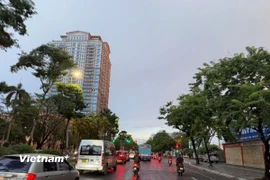 Dự báo Hà Nội có mưa rào và rải rác có dông, cục bộ có nơi mưa to. (Ảnh: Vietnam+)