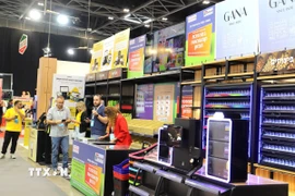 Bên trong không gian rộng lớn với hàng trăm nhà trưng bày, khách tham quan có thể bắt gặp mọi mắt xích của chuỗi giá trị thực phẩm - từ nguyên liệu thô, công nghệ chế biến, thiết bị - bao bì cho đến những sản phẩm hoàn chỉnh đã sẵn sàng lên kệ siêu thị hay bàn ăn. (Ảnh: Thanh Bình/TTXVN)