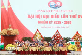 Đoàn Chủ tịch điều hành Đại hội đại biểu tỉnh Lai Châu lần thứ 15, nhiệm kỳ 2025-2030. (Ảnh: Quý Trung/TTXVN)