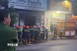 Ngôi nhà kiêm cơ sở kinh doanh của gia đình ông Nguyễn Bá C - nơi xảy ra vụ việc. (Ảnh: TTXVN phát)