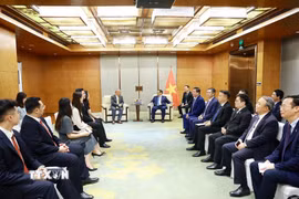 Thủ tướng Phạm Minh Chính tiếp Chủ tịch Tập đoàn xây dựng Thái Bình Dương Nghiêm Giới Hòa. (Ảnh: Dương Giang/TTXVN)