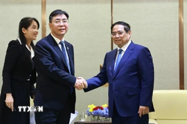 Thủ tướng Phạm Minh Chính tiếp ông Shen Bo, Tổng giám đốc Tập đoàn COMAC. (Ảnh: Dương Giang/TTXVN)