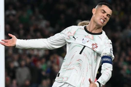 Ronaldo phải nhận thẻ đỏ đầu tiên trong màu áo Bồ Đào Nha. (Nguồn: Getty Images)