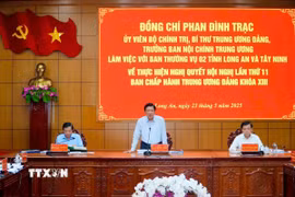 Ủy viên Bộ Chính trị, Bí thư Trung ương Đảng, Trưởng Ban Nội chính Trung ương Phan Đình Trạc, phát biểu chỉ đạo tại buổi làm việc với Ban thường vụ 2 tỉnh Long An và Tây Ninh. (Ảnh: TTXVN phát)