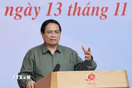 Thủ tướng Phạm Minh Chính chủ trì hội nghị khắc phục hậu quả thiên tai khu vực miền Trung. (Ảnh: Dương Giang/TTXVN)