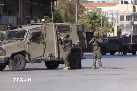 Binh sĩ Israel được triển khai tại thành phố Nablus, Bờ Tây. (Ảnh: THX/TTXVN)