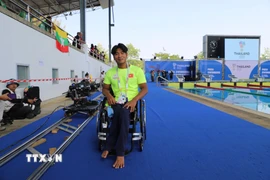 Vận động viên Đỗ Thanh Hải chuẩn bị cho nội dung thi tiếp theo sau khi giành HCB đầu tiên cho đoàn thể thao người khuyết tật Việt Nam. (Ảnh: Đỗ Sinh/TTXVN)